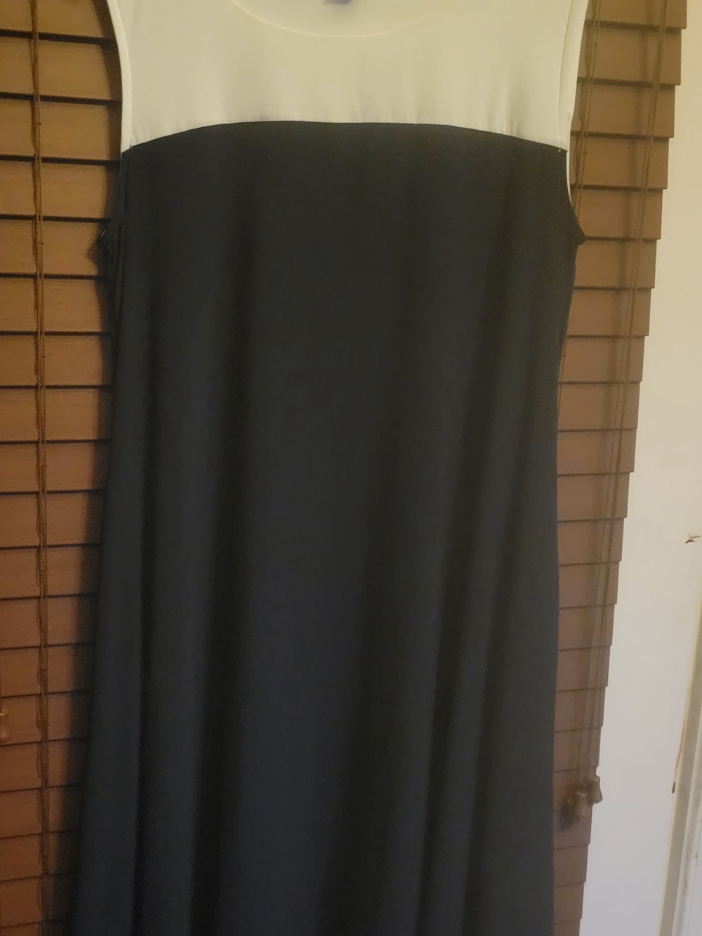 Nina Leonard Blue and White Sleeveless Midi Dress